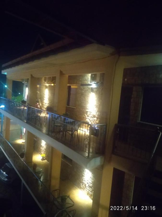Xenonas Platia Apartment กาโต ลูตรากี ภายนอก รูปภาพ
