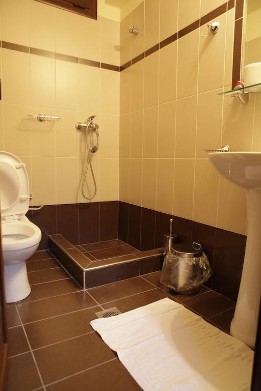 Xenonas Platia Apartment กาโต ลูตรากี ภายนอก รูปภาพ