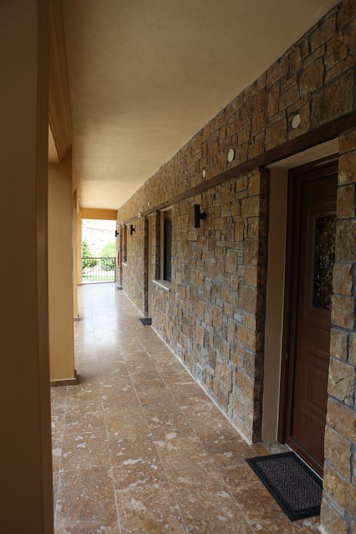 Xenonas Platia Apartment กาโต ลูตรากี ภายนอก รูปภาพ