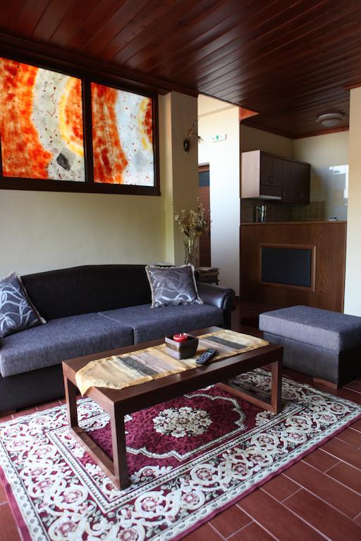 Xenonas Platia Apartment กาโต ลูตรากี ภายนอก รูปภาพ