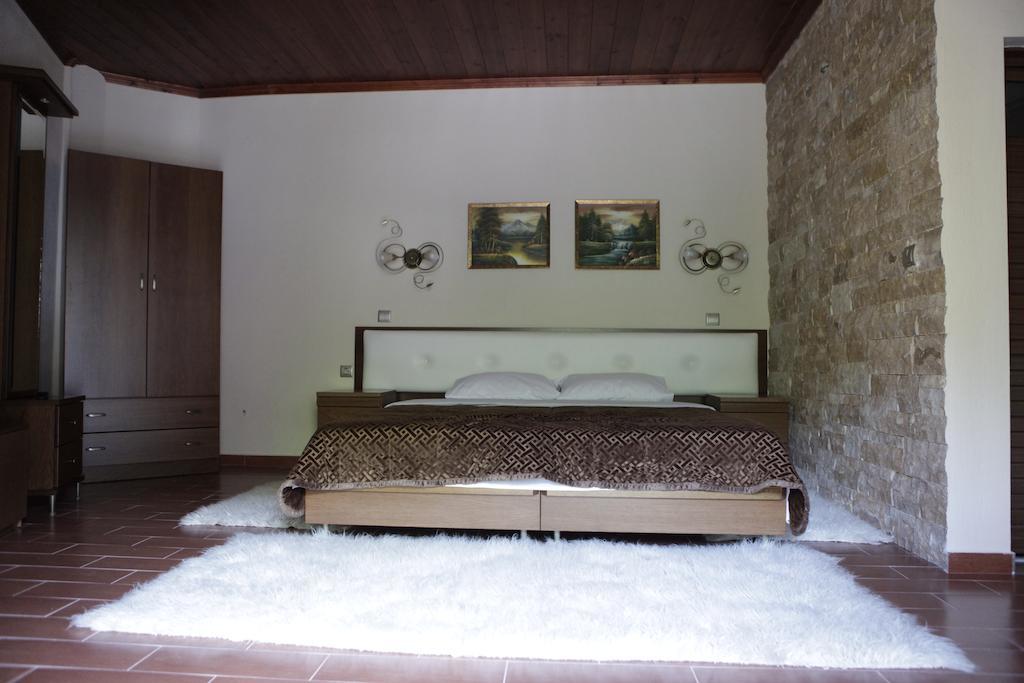 Xenonas Platia Apartment กาโต ลูตรากี ภายนอก รูปภาพ